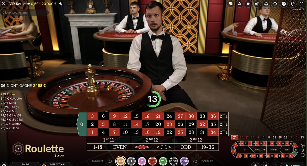 Croupier a une table de Roulette Aléatoire